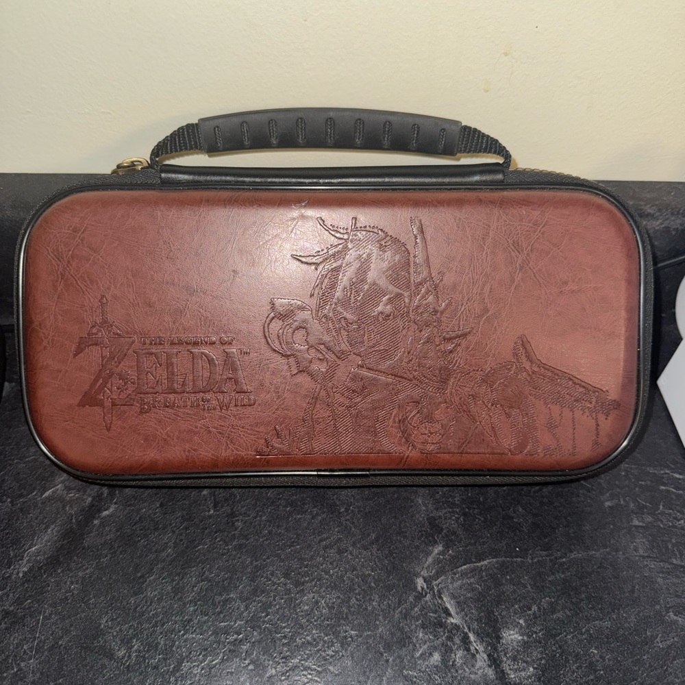 Nintendo Switch The Legend of Zelda Embossed Travel Case Set - Brown & Black